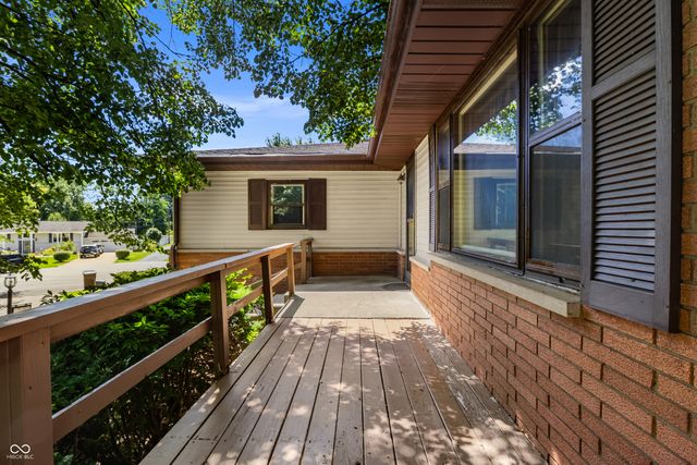 852 Knollwood Drive, Columbus, IN 47203