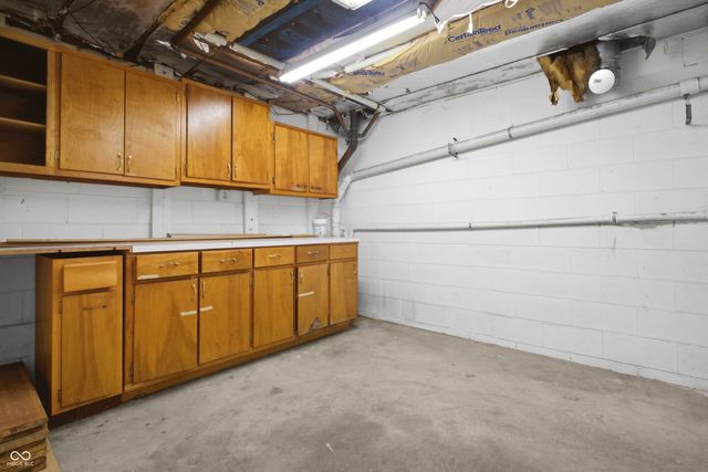 852 Knollwood Drive, Columbus, IN 47203
