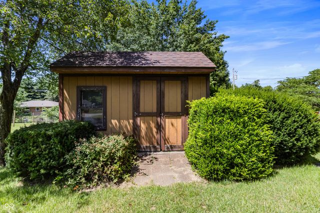 852 Knollwood Drive, Columbus, IN 47203