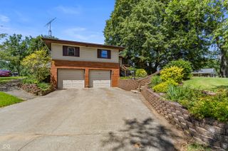 852 Knollwood Drive, Columbus, IN 47203