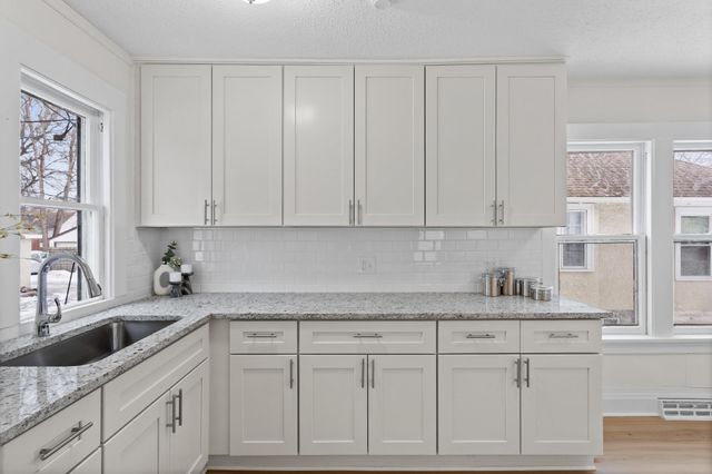 2024 Queen Avenue N, Minneapolis, MN 55411