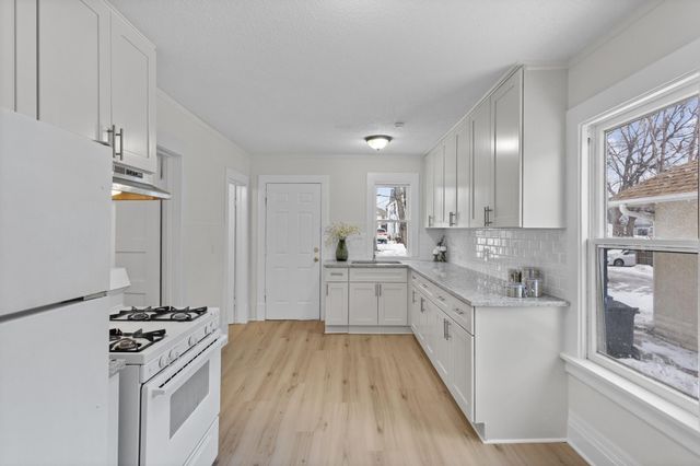 2024 Queen Avenue N, Minneapolis, MN 55411