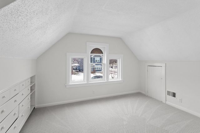 2024 Queen Avenue N, Minneapolis, MN 55411