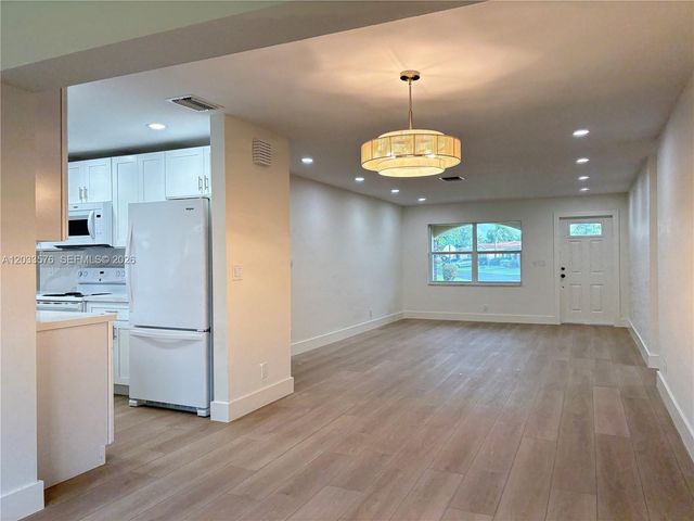 1221 NW 44th Street ., Deerfield Beach, FL 33064