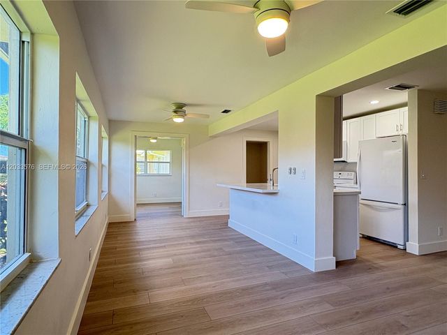 1221 NW 44th Street ., Deerfield Beach, FL 33064