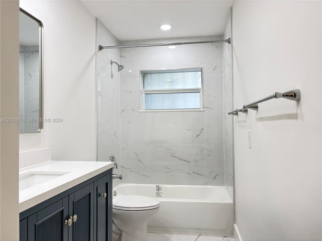 1221 NW 44th Street ., Deerfield Beach, FL 33064