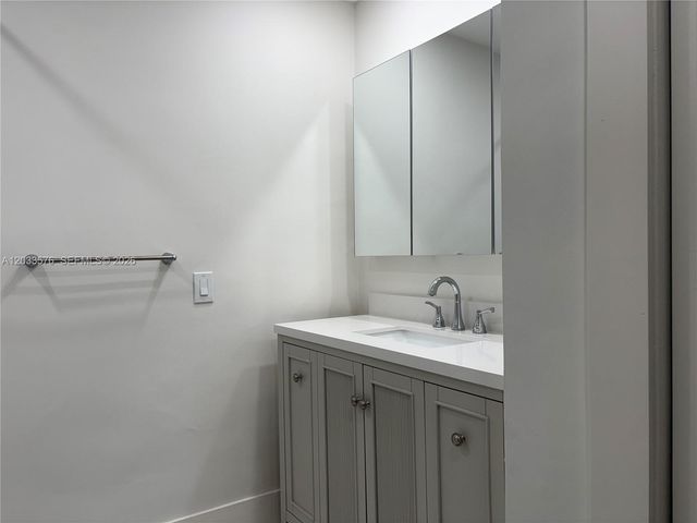 1221 NW 44th Street ., Deerfield Beach, FL 33064
