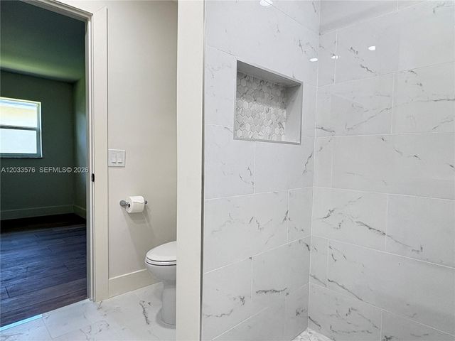 1221 NW 44th Street ., Deerfield Beach, FL 33064