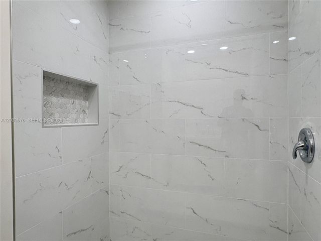 1221 NW 44th Street ., Deerfield Beach, FL 33064