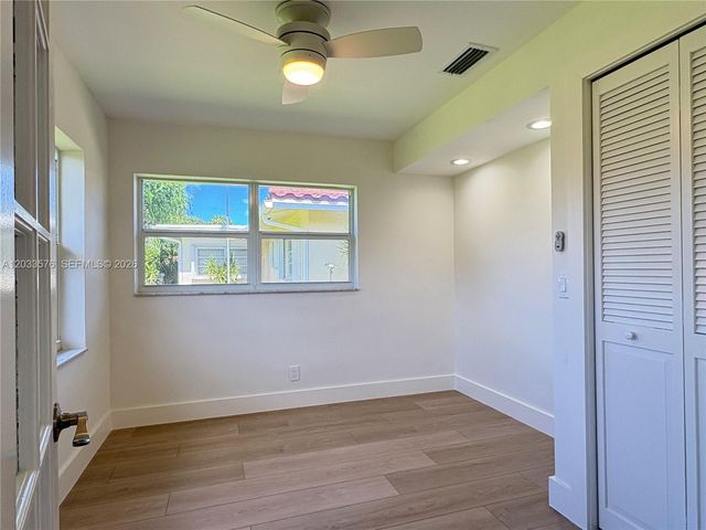 1221 NW 44th Street ., Deerfield Beach, FL 33064
