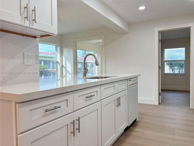 1221 NW 44th Street ., Deerfield Beach, FL 33064