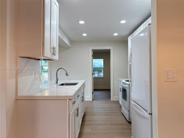 1221 NW 44th Street ., Deerfield Beach, FL 33064