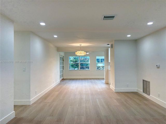 1221 NW 44th Street ., Deerfield Beach, FL 33064