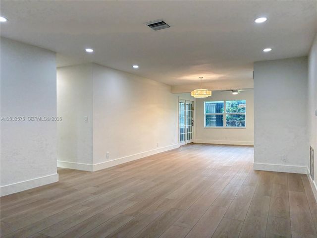 1221 NW 44th Street ., Deerfield Beach, FL 33064