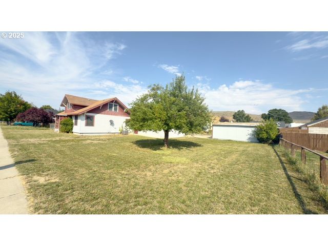 1050 Elm St, Baker City, OR 97814