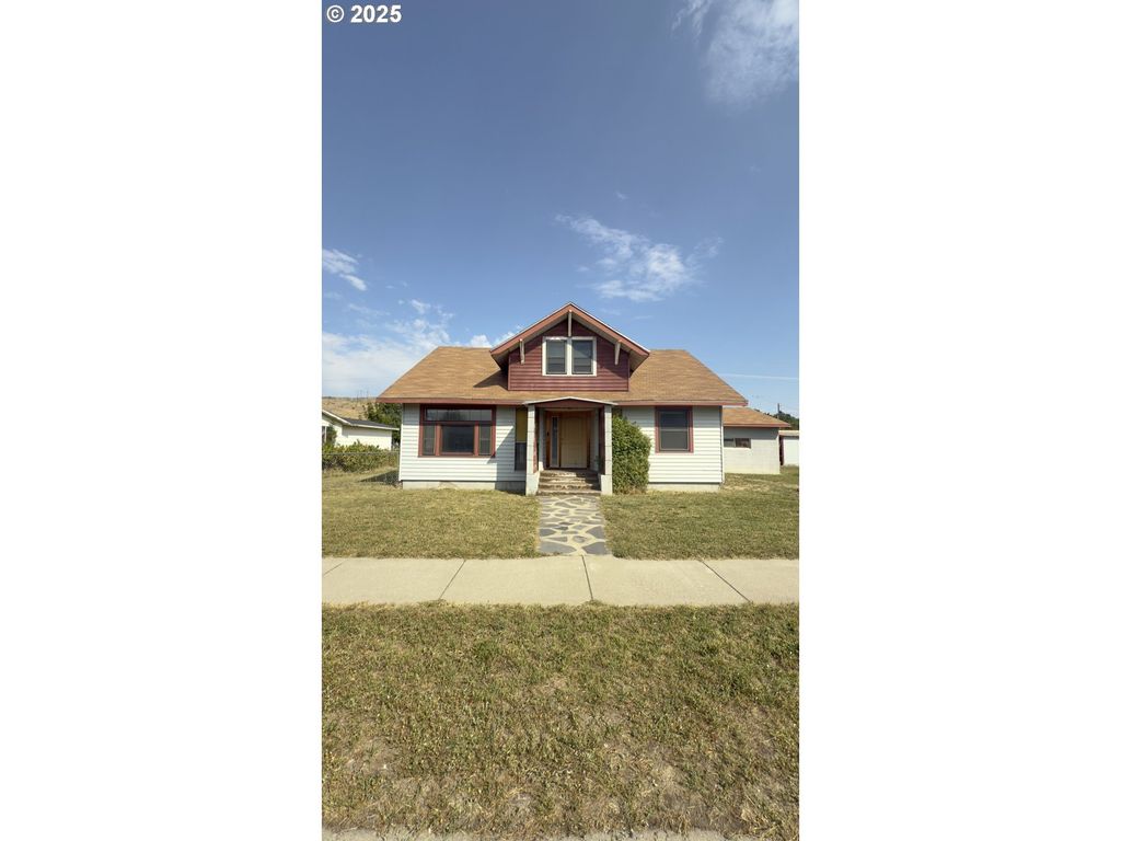 1050 Elm St, Baker City, OR 97814