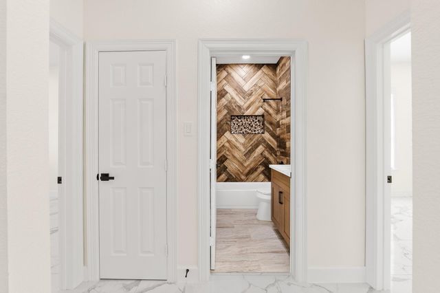 141 County Road 3372, Cleveland, TX 77327