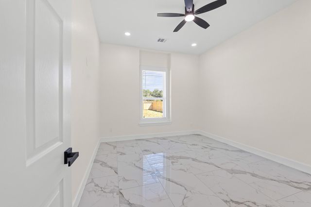 141 County Road 3372, Cleveland, TX 77327