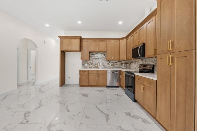 141 County Road 3372, Cleveland, TX 77327