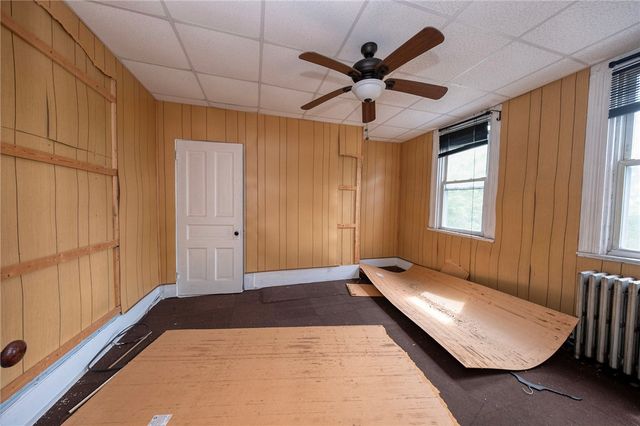 2627 Ellis St, Perry Hilltop, PA 15214