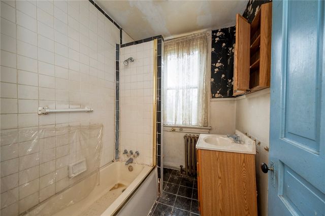 2627 Ellis St, Perry Hilltop, PA 15214