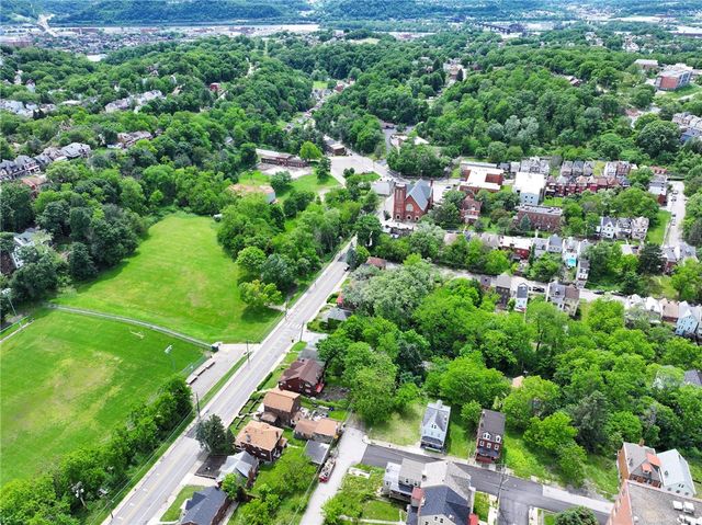 2627 Ellis St, Perry Hilltop, PA 15214