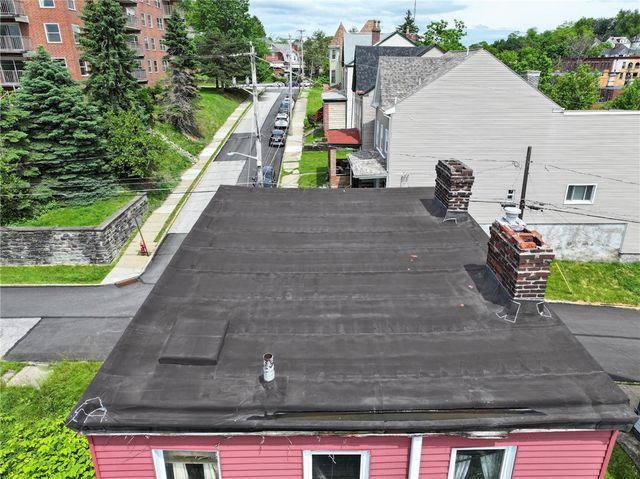2627 Ellis St, Perry Hilltop, PA 15214