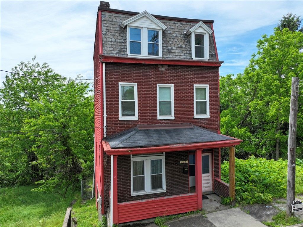 2627 Ellis St, Perry Hilltop, PA 15214