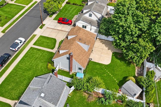 15 Scholl Drive, Farmingdale, NY 11735