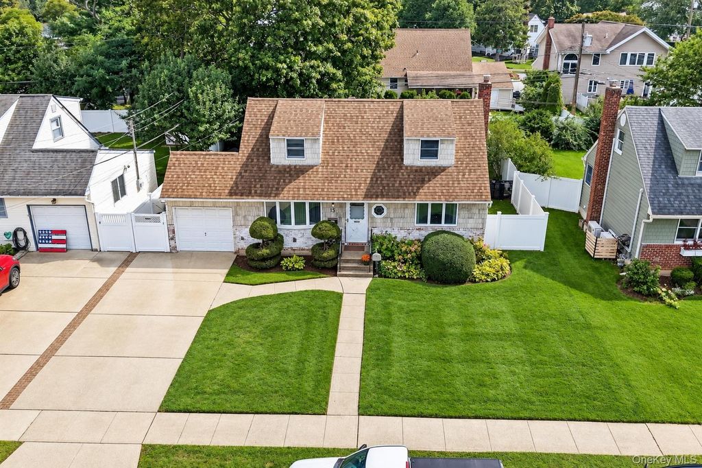 15 Scholl Drive, Farmingdale, NY 11735 — photo 4