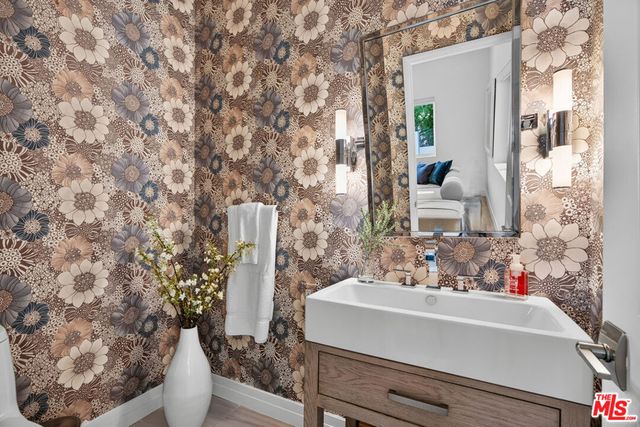 14348 Roblar Place, Sherman Oaks, CA 91423