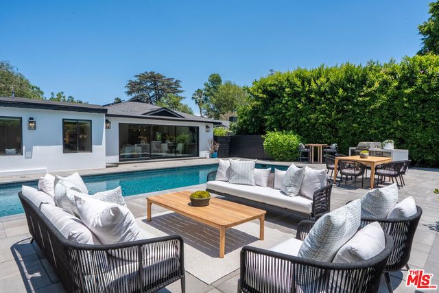14348 Roblar Place, Sherman Oaks, CA 91423