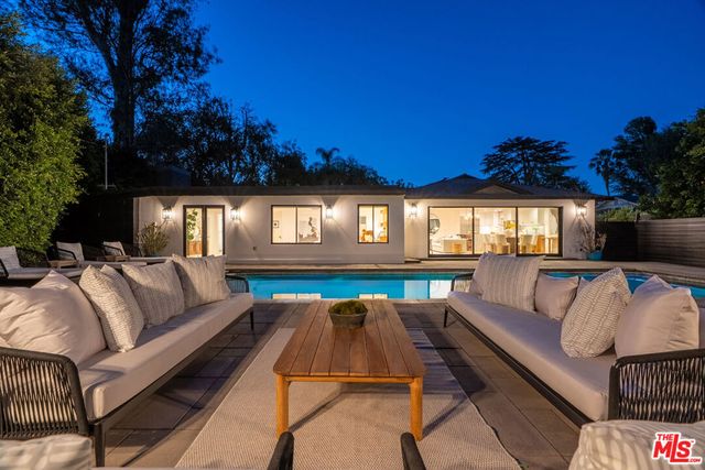 14348 Roblar Place, Sherman Oaks, CA 91423