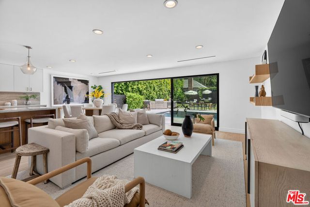 14348 Roblar Place, Sherman Oaks, CA 91423