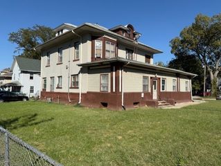 717 Franklin Avenue, Des Moines, IA 50314