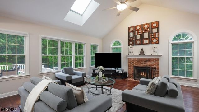 8 Downingtown Ct, Warren Twp., NJ 07059