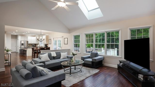 8 Downingtown Ct, Warren Twp., NJ 07059