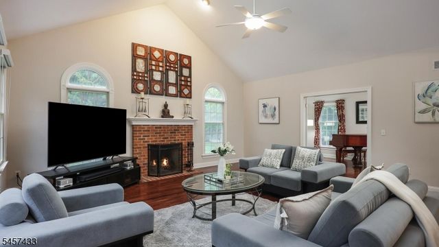 8 Downingtown Ct, Warren Twp., NJ 07059