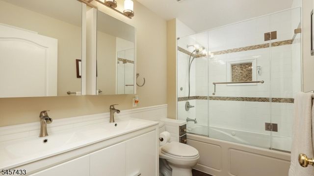 8 Downingtown Ct, Warren Twp., NJ 07059