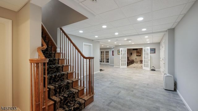 8 Downingtown Ct, Warren Twp., NJ 07059