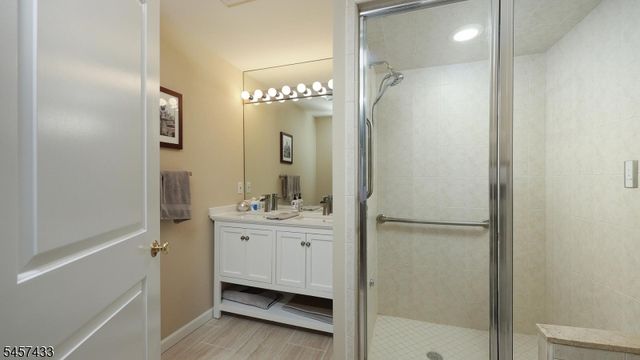 8 Downingtown Ct, Warren Twp., NJ 07059