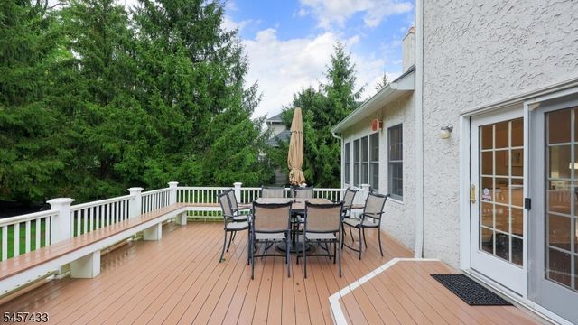 8 Downingtown Ct, Warren Twp., NJ 07059