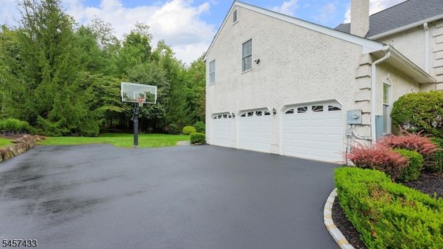 8 Downingtown Ct, Warren Twp., NJ 07059