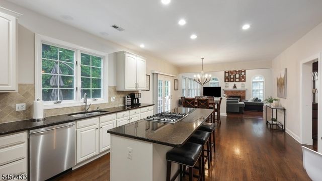 8 Downingtown Ct, Warren Twp., NJ 07059