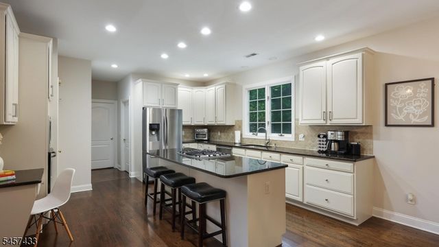8 Downingtown Ct, Warren Twp., NJ 07059
