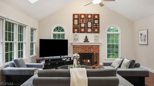 8 Downingtown Ct, Warren Twp., NJ 07059
