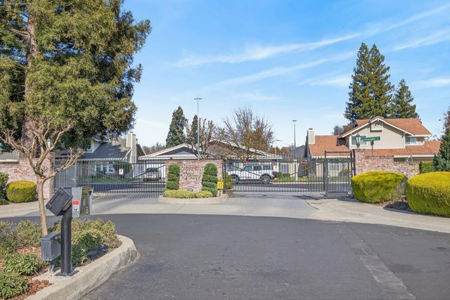 14 Rose River Ct, Sacramento, CA 95831