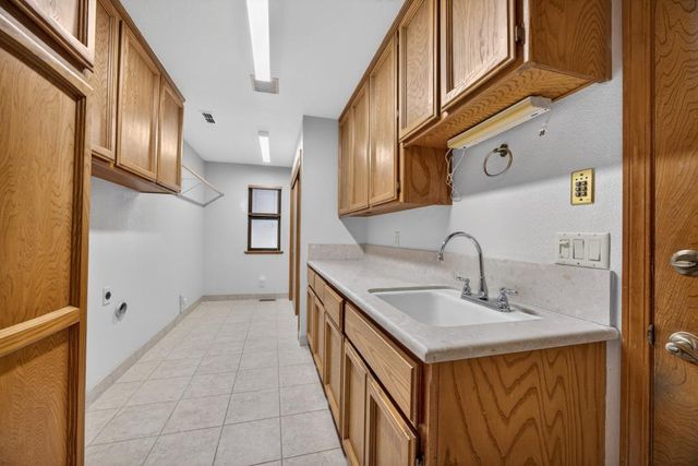 14 Rose River Ct, Sacramento, CA 95831