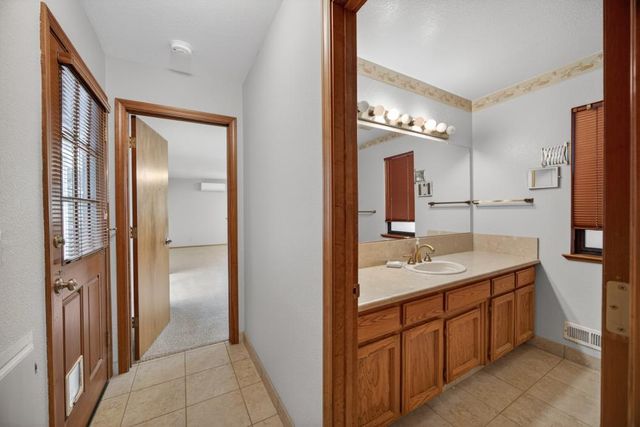 14 Rose River Ct, Sacramento, CA 95831