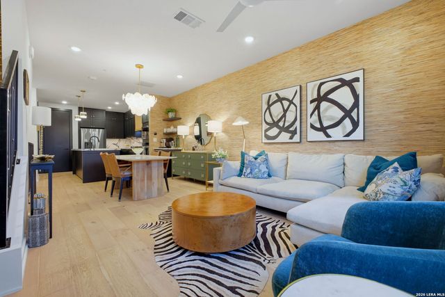 719 E Locust St Unit 4107, San Antonio, TX 78212